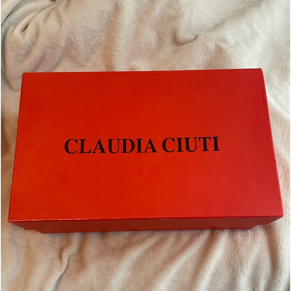 Claudia Ciuti size 8.5